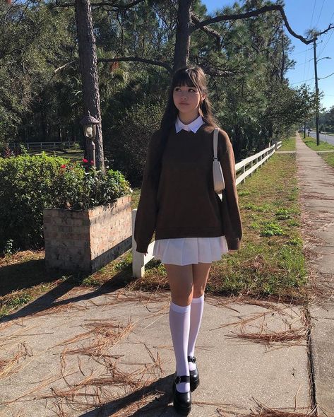 kaycee gallianetti (@kayceegallianetti) • Instagram photos and videos Tenis Skirt Outfits Aesthetic, White Knee Socks Outfit, Long White Socks Outfit, Long Socks Aesthetic, Long Socks Outfits, Long Socks Outfit, Knee High Socks Outfit, White Knee Socks, Long White Socks