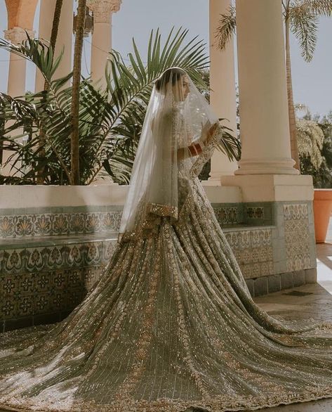 Bridal Pictures, Haute Couture, Bridal Dress Ideas, Silver Lehenga, Elegant Bridal Dress, Bride Photos, Desi Wedding Dresses, Asian Bridal Dresses, Long Trail