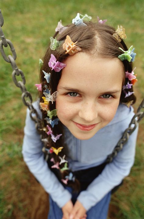 You're laughing now, but in 1998 you WISHED you looked as cool as this. 90s Trends Nostalgia, Pictures From The 90s, 90s Jewelry Trends, 90s Concert, Cinderella Hair, 90s Accessories, Hair Clips 90s, Childhood Aesthetic, Bach Bash