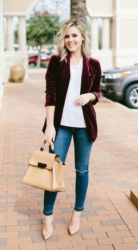 Velvet Blazer | Casual chic outfit | Street Style outfit | Uptown with Elly Brown Velvet Blazer Outfit, Preppy Winter Outfits, Perfect Winter Outfit, Preppy Winter, Blazer Outfits For Women, Mode Tips, Blazer Casual, Outfit Street, Stil Boho