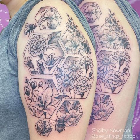 𝔰𝔥𝔢𝔩𝔟𝔶 𝔫𝔢𝔴𝔪𝔞𝔫 🐚🐝 on Instagram: "Really loved creating this honeycomb and birth flowers half sleeve! I love tattooing bees 🐝 . . . #halfsleevetattoo #blackandgreytattoo #customtattoo #naturetattoo #floraltattoo #homeycombtattoo #geometrictattoo #birthflowertattoo #illistrativetattoo" Flower Honeycomb Tattoo, Flower And Bee Tattoo Half Sleeves, Honeycomb Wildflower Tattoo, Honey Comb Leg Tattoo, Honeycomb Floral Tattoo, Hexagon Flower Tattoo, Honey Comb Floral Tattoo, Honeycomb And Flowers Tattoo, Honeycomb Flower Tattoo