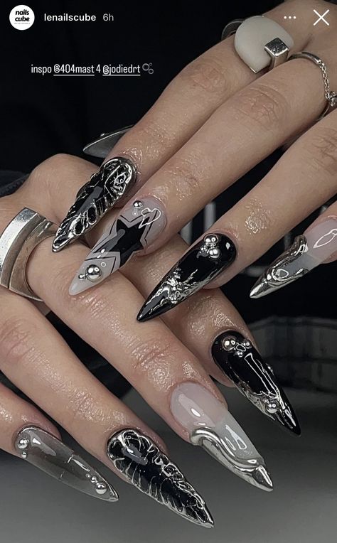 Alt Nails Aesthetic, Stilleto Nails Silver, Dystopian Nails, Dark Glam Nails, Dark Edgy Nails, Trad Goth Nails, Alternative Nail Ideas, Chase Atlantic Nails, Gothic Stiletto Nails