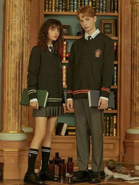 Uniform Aesthetic Boy, Polo Uniform Outfits Schools, Academia Uniform Aesthetic, Gryffindor Uniform Aesthetic, Harry Potter Outfits Ideas, Modern Hogwarts Uniform, School Uniforms Aesthetic, Ilvermorny Uniform, Hogwarts Cosplay