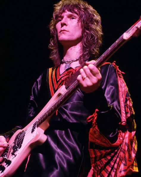 Chris Squire (1948 / 2015) bass player of Yes Bass Guitar Quotes, Chris Squire, Rickenbacker Bass, Steve Howe, Yes Band, Bass Guitarist, Progressive Rock, Bass Player, Rock Legends