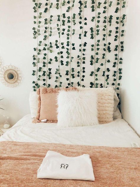 27 Best Aesthetic Rooms With Led Lights And Vines (TikTok Trends 2021) Boho Preppy Bedroom, Preppy Bedroom Ideas, Preppy Room Ideas, Preppy Bedroom, Aesthetic Bedroom Ideas, Dorm Room Inspiration, Preppy Room Decor, Pinterest Room Decor, Preppy Room