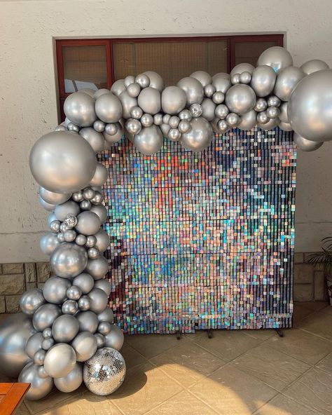 Graduation Party Ideas Disco Ball, Mirror Ball Balloons, Disco Party Balloon Decoration, Mirror Ball Decorations Party, Disco Ball New Years Eve Party, Disco Night Decoration, Mirror Themed Party, Disco Ball Wall Backdrop, Mirror Ball Theme Party