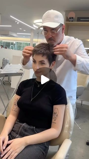 Summer Pixie Hairstyles, Pixie Hair Outfits Street Styles, Pixi Hair 2024, Short Wavy Haircuts Pixie, How To Style Short Hair Pixie Black Women, Wynonna Ryder Short Hair, Styling Pixie Hair, Funky Pixie Cut 2024, How To Style A Short Pixie