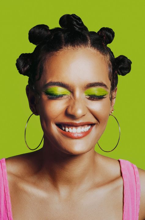 Colorful Eyeliner, Bright Makeup, Colorful Cat, Colorful Eye Makeup, Colored Eyeliner, Bold Makeup, Celebrity Makeup Artist, Beauty Shoot, Black Trainers