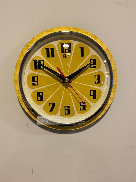 ROYALE STARBURST CLOCKS UK - MID CENTURY MODERN MADE TODAY Copyright © 2018 - 2023 Royale Enamel Ltd. All Rights Reserved. High quality Mid Century style Wall Clock Hand Made in our Holbeach Lincolnshire workshops in the UK Beautiful Retro Jetsons Design in Honeydew Yellow with Face Design 14 that will suit any room in your home or in your 1950's Airstream Caravan. As per listing photos but also available in the colour of your choice to match your interior design. A collectors item in the future Cool Clock Designs, Retro Interior Design 1970s, Mcm Clock, Yellow Interior Design, Caravan Kitchen, 50s Home Decor, Retro Objects, Retro Clocks, 50s Decor