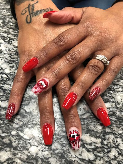 Vampire Teeth Nails, Vampire Fang Nails, Vampire Nails Designs, Fang Nails, Alien Nails, Teeth Nails, Animal Print Nail Art, Vampire Nails, Splatter Nails