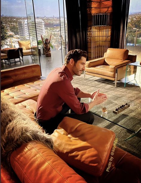 Lucifer Penthouse, Lucifer Characters, Mad Men Don Draper, Nightclub Names, Tom Ellis Lucifer, Japanese Interiors, Loft Interior Design, Lauren German, Don Draper