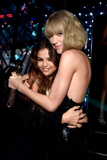 When They Hugged It Out at the iHeartRadio Music Awards Surprise Face, Grammys Red Carpet, Selena And Taylor, Selena Gomez Pictures, Friends Moments, Mtv Videos, Mtv Video Music Award, Marie Gomez, Taylor Swift Fan