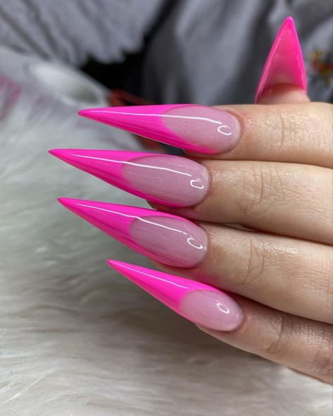 Pink Pointy Nails Design, Pink Stellio Nails, Hot Pink Stiletto Nails Design, Pink French Tip Stiletto Nails, Pink Stiletto Nails Designs, Pink Stiletto Nails, Gradation Nails, Shiny Nails Designs, Stilleto Nails Designs