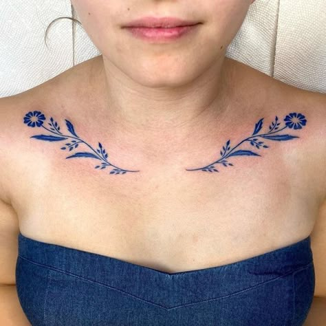 Collarbone Symmetrical Tattoo, Symetric Tattoo Collar Bone, Middle Collar Bone Tattoo, Dainty Collar Bone Tattoos For Women, Ornamental Collar Bone Tattoo, Womens Collar Bone Tattoos, Women Collarbone Tattoo, Collar Bone Flower Tattoo, Collarbone Shoulder Tattoo