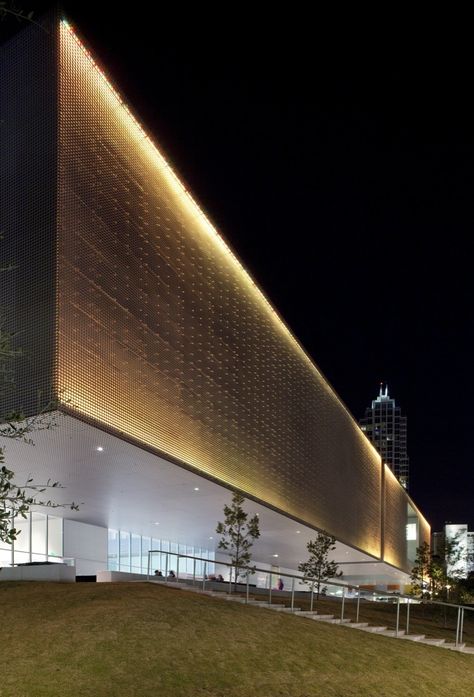 Gallery of Tampa Museum of Art / Stanley Saitowitz | Natoma Architects - 54 Leo Villareal, Tampa Museum Of Art, Exterior Lighting Design, Mall Facade, Architectural Lighting Design, Facade Lighting, Digital Light, Indirect Lighting, Interiors Dream