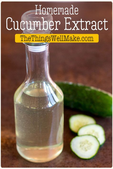 Anti-inflammatory and nourishing to the skin, cucumber extract is a useful ingredient for homemade cosmetics. It's simple to make and provides numerous benefits to the skin. #cucumbers #naturalskincare #naturalhaircare #glycerin #cucumberextract #thethingswellmake #miy Homapathic Remedies, Facial Recipe, Cucumber Scent, Sugar Scrub Homemade, Cucumber Water, Cucumber Juice, Homemade Cosmetics, Diy Shampoo, Mild Cleanser