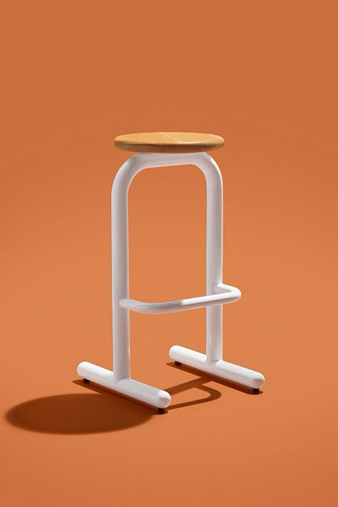 Designed by Dowel Jones, this modern bar stool is packed with personality and looks great at any modern restaurant or social space. Bend Chair, Restaurant Stools, Metal Bar Stool, Contemporary Stools, Kursi Bar, Car Furniture, Furniture Details Design, Designer Bar Stools, Metal Furniture Design