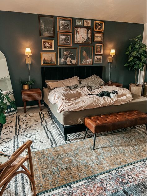 Cottagecore Bedroom Black Furniture, Eclectic Bedroom Inspirations, Cool Home Designs, Cuartos Ideas, Virginia House, Decor Ideas Bedroom, Dark Home Decor, Bedroom Decor Cozy, Apartment Decor Inspiration