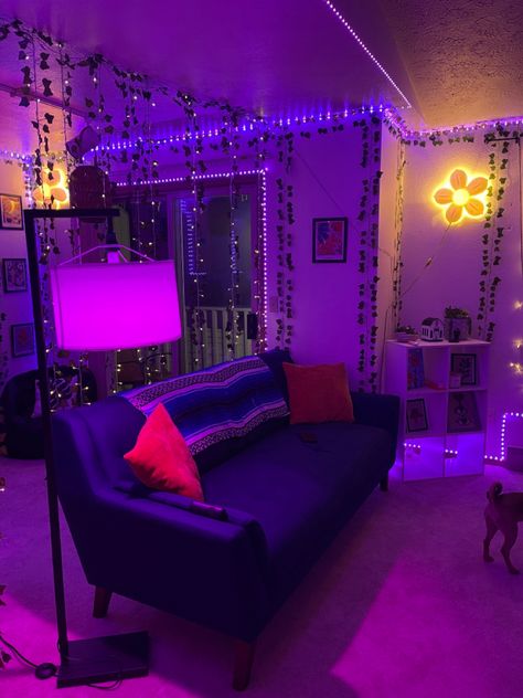 Living Room Trippy, Room Decor For Stoners, Smokers Chill Room, Rave Room Decor, Led Hangout Room, Led Light Living Room Aesthetic, Pink Hippy Room, Bedroom Ideas For Stoners, Trippy Dorm Room Ideas