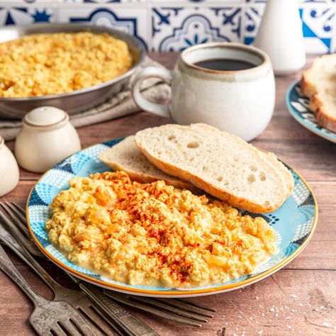 Silken Tofu Scrambled Eggs (Soft & Eggy) Tofu Scrambled Eggs, Tofu Smoothie, Scrambled Tofu Recipe, Vegan Overnight Oats, Breakfast Ingredients, Protein Pudding, Silken Tofu, Tofu Scramble, Sweet Potato Hash