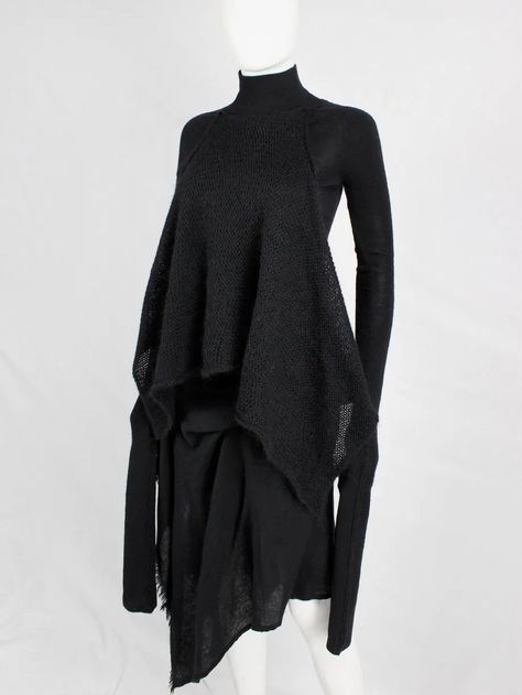 Yoji Yamamoto, Bunka Fashion College, Draping Fashion, Archive Fashion, Black Jumper, Minimal Outfit, Extra Long Sleeves, Black Scarf, Vest Fashion