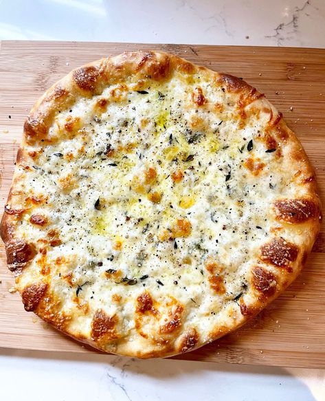 Four Cheese Pizza and Nomadland » Djalali Cooks Quattro Formaggi Casserole Pizza, Blue Cheese Pizza, Low Carb Pizza Crust, Four Cheese Pizza, Cheese Pizza Recipe, Parmesan Pizza, Quick Pizza, Pizza Bar, Pizza Casserole