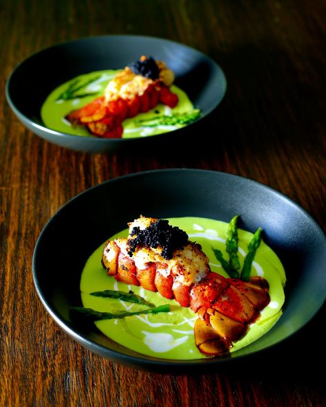 Petite Lobster Tail, Asparagus Cream, Caviar - Taste With The Eyes New Years Starters, Lobster Tail Salad, High End Seafood Dishes, Lobster And Caviar, Fancy Lobster Dinner, Gourmet Dinner Ideas Entertaining, Lobster Tail Plating, Gastronomic Food Recipes, Lobster Tail Dishes