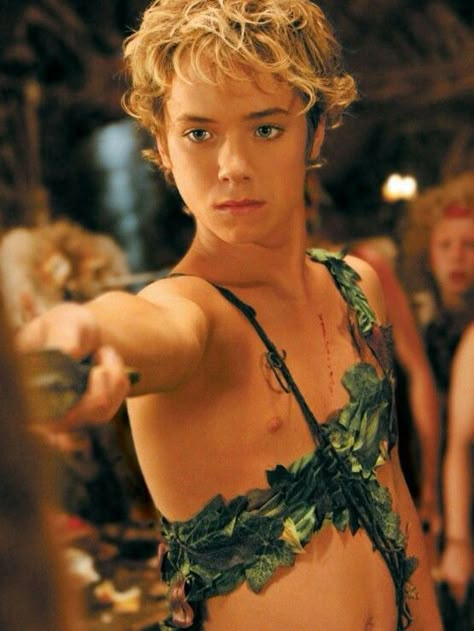 Jeremy Sumpter Peter Pan, Childhood Films, Peter Pan Wallpaper, Peter Pan 2003, Peter Pan 3, Peter Pan Movie, Jeremy Sumpter, Boy Celebrities, Your Crazy