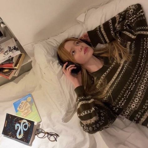 Downtown Girl, A Book, A Woman, Bed, Books