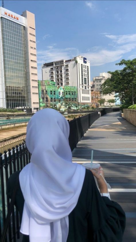 pov: Malaysia Girl, Bilik Perempuan, Idea Selfie, White Hijab, Ootd Poses, Racun Shopee, Pajama Fashion, Ootd Aesthetic, Muslim Outfits Casual