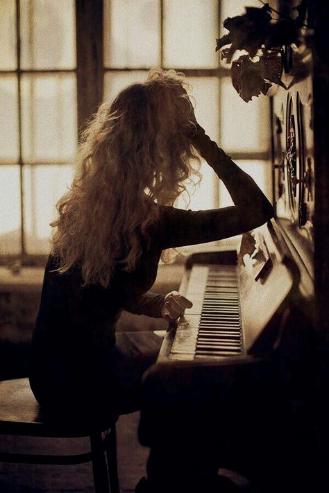 Piano Photography, Rock Punk, Photo Vintage, Music Aesthetic, Throne Of Glass, The Piano, Story Inspiration, Music Photography, Writing Inspiration