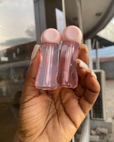 🔆Irregular shape Tubes 🔆 Size-20*35cm🌸 Price👇🏾 660# (1 pc) Launching your cosmetics venture is now simpler than ever with @zoeys_line handling lip gloss wholesale, branding, packaging, and more. Order exclusively through our website for swift delivery: 3-5 days within Nigeria and 24 hours to 3 days within Benin. #GlamourWholesale #BeautyBulkDeals #CosmeticWholesale #MakeupDistributor #BeautySupplyDeals #WholesaleGlow #BulkBeautyBuys #CosmeticDeals #GlowingWholesale #MakeupBulkSavings #B... Lip Gloss Packaging, Lipgloss Tubes, Wholesale Makeup, Lip Gloss Tubes, Branding Packaging, Size 20, Lip Gloss, Swift, Product Launch