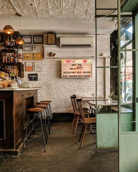 Rustic industrial cafe interiors with wooden accessories and metalwork New York Cafe Interior, British Coffee Shop Interior, Coffee House Interior Design, Small Cafe Ideas, Small Coffee Shop Ideas, Vintage Cafe Interior Design, New York Cafe, Little Coffee Shop, Coffee Shop Coffee