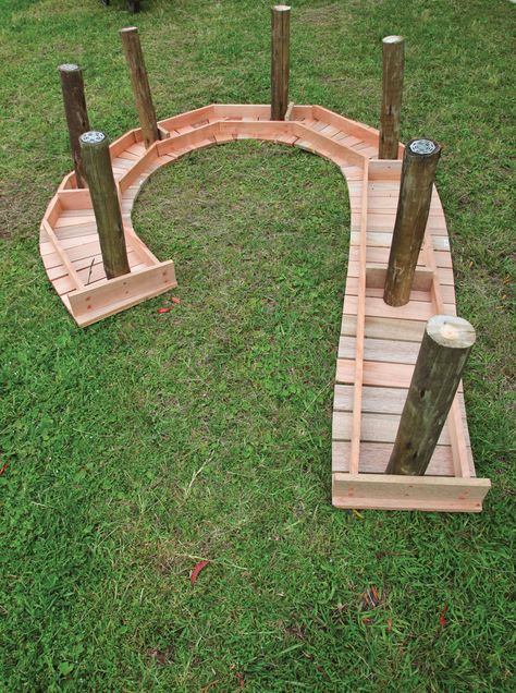 Diy Curved Bench Outdoor, Diy Curved Bench, Curved Outdoor Benches, Diy Wooden Bench, Wooden Bench Diy, Bench Around Trees, Backyard Bridges, Steel Decor, Land Ideas