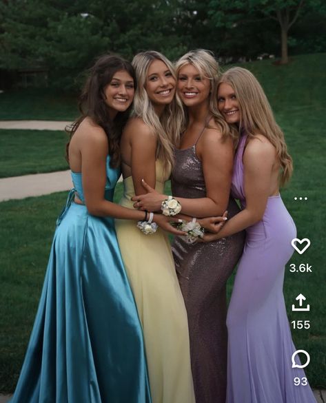 Prom Poses For 4 Friends, Group Poses For Prom, Prom Poses For Girlfriends, Prom Poses Group Of 4, Prom Pictures Friends Group Shots, Prom Friend Pictures Group Poses, Group Of 4 Prom Pictures, Prom Pic Inspo Group, Prom Pics With Friends Group Poses