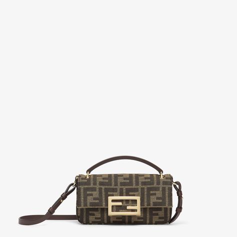 Baguette Phone Pouch Smartphone Pouch, Fendi Logo Design, Fendi Store, Fendi Logo, Fendi Baguette, Phone Purse, Metal Accessories, Phone Pouch, Black Leather Bags