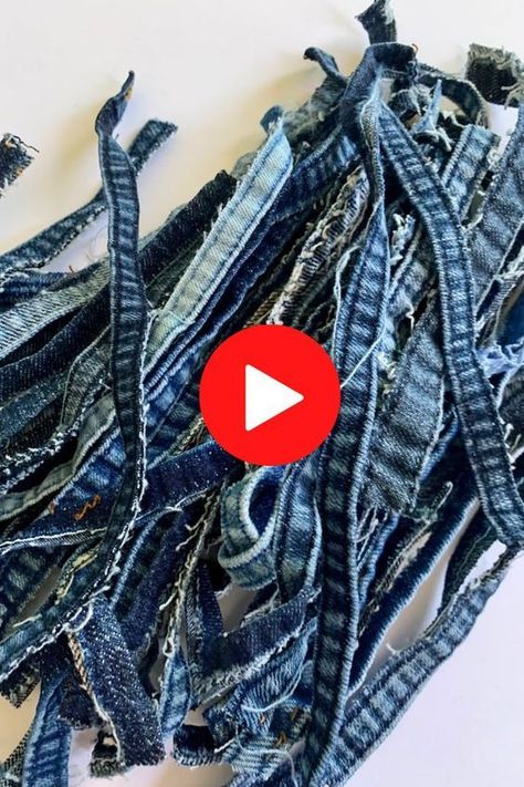 Upcycle your old jeans into a stylish tote bag with this easy DIY tutorial. No sewing #Återvinna_Jeans #Mochila_Jeans #Diy_Bags_Jeans #How_To_Make_Jeans Diy Jeans Bag Tutorial, Återvinna Jeans, Diy Jean Bag, Tas Denim, Diy Bags Jeans, How To Make Jeans, Mochila Jeans, Denim Scraps, Denim Bag Patterns