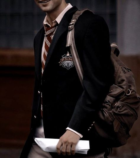 Royal Elite Series Boarding School Aesthetic, Gryffindor Aesthetic, Dark Acadamia, Night School, Outfits Baggy, Boys School Uniform, Chique Outfits, Aesthetic Boy, School Dresses