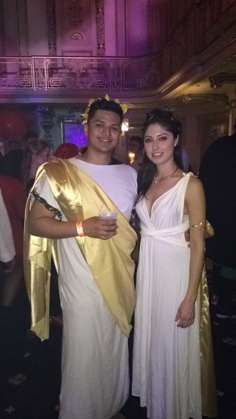 Cleopatra And Ceasar Costumes, Greek Goddess Costume Men, Cleopatra And Julius Caesar Costume, Cleopatra And Caesar Costume, Greek God Costume Male, Grecia Aesthetic, Caesar Costume, Cleopatra And Julius Caesar, Julius Caesar Costume