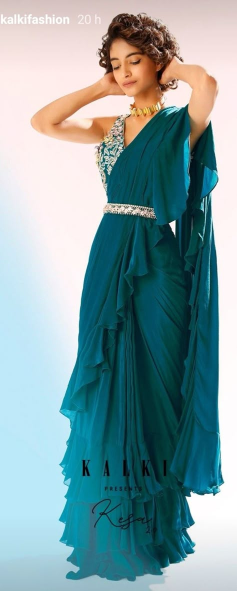 Ruffle Saree Designs, Ruffled Saree, Saree With Belt, Saree Looks, Silk Crop Top, Kalki Fashion, Lehenga Designs Simple, Fashionable Saree Blouse Designs, Ruffle Saree