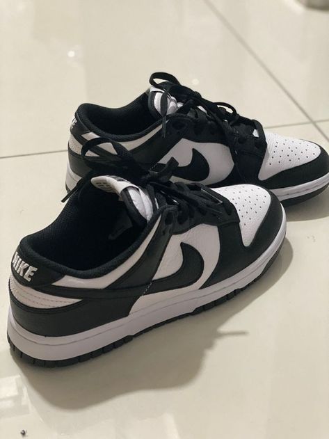 Womens Dunk Low, Dunk Low Panda, Panda Shoes, Branded Shoes For Men, Retro Basketball Shoes, White Nike Shoes, All Nike Shoes, Cute Nike Shoes, Cute Nikes