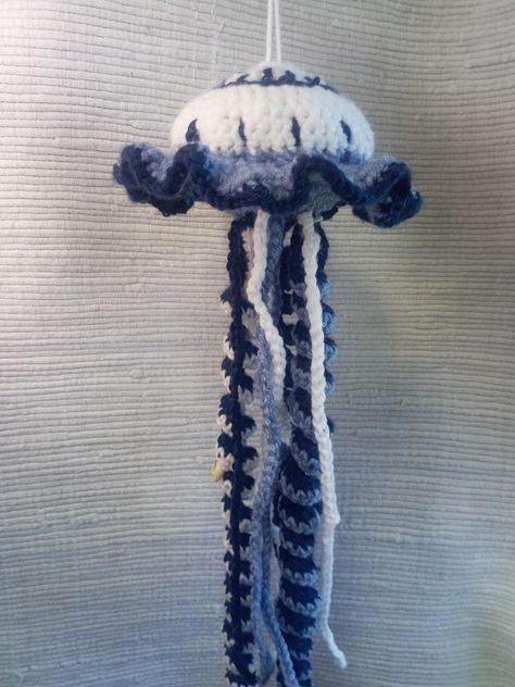 Crochet Jellyfish Wall Hanging, Crochet Jellyfish Decor, Giant Jellyfish Crochet Pattern Free, Crochet Jelly Fish Free Patterns, Crocheted Jellyfish Pattern Free, Crochet Jellyfish Free Pattern, Crochet Jellyfish Pattern, Jellyfish Tentacles, Hanging Jellyfish