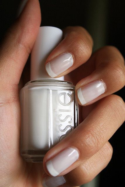 Marshmallow & Blanc French Manicure ~ by essie    2 coats of Marshmallow & Blanc on tips  Followed by an Essie Topcoat Thanksgiving Nails Gel, Manicure Natural, Sunflower Designs, Nails Gel Polish, Art Thanksgiving, Art Pumpkin, Pumpkin Designs, Thanksgiving Nails, White Nail Designs