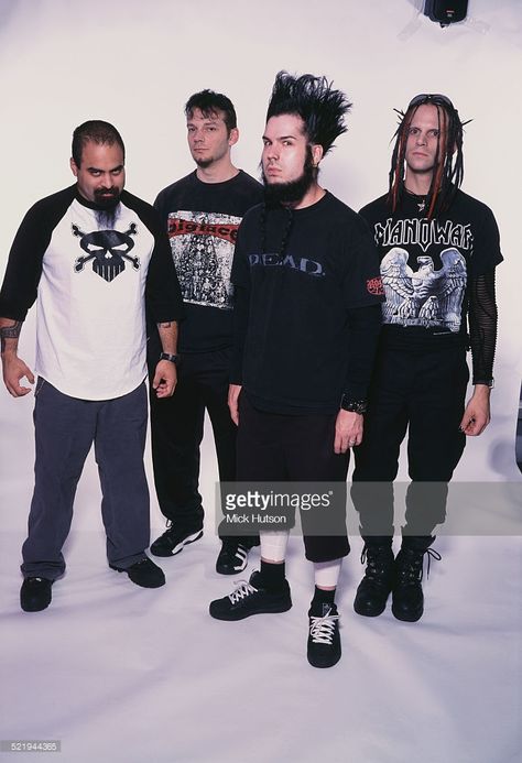 American metal band Static-X, USA, 2002. Left to right: bassist Tony Campos, drummer Ken Jay, singer Wayne Static (1965 - 2014) and guitarist Tripp Eisen. 2000s Photos, Wayne Static, Static X, Rock Band Posters, Heavy Rock, Heavy Metal Rock, Heavy Metal Music, Band Photos, Heavy Metal Bands