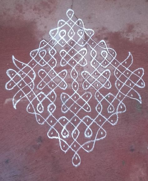 Simple Sikku Kolam with 15 dots || contest kolam – Kolams of India Thippudu Muggu, Diwali Kolam Design, Kaavi Kolam, Rangoli Designs Pongal, Vijaya Lakshmi, Peacock Kolam, Tippudu Muggulu, Mandala Peacock, Diwali Kolam