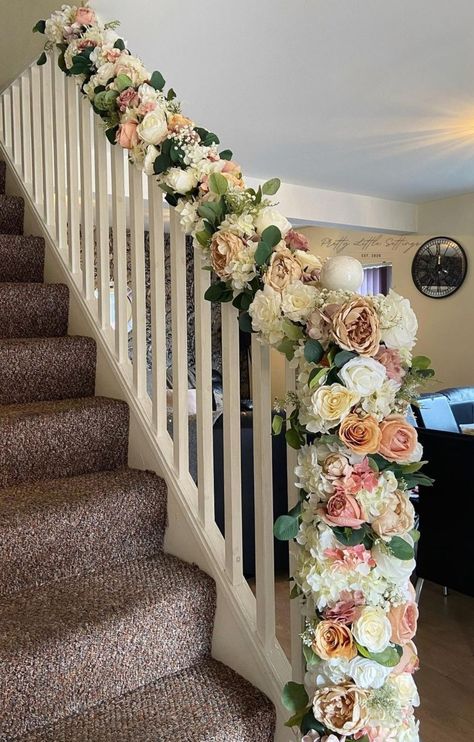 Flower Garland Staircase, Flowers Down Stairs Wedding, Stair Railing Flower Decoration, Staircase Decorations For Wedding, Floral Staircase Decor, Wedding Stairs Decoration Staircases, Railing Flower Decoration, Pakistani Wedding House Decor, Wedding Banister Decor Railings