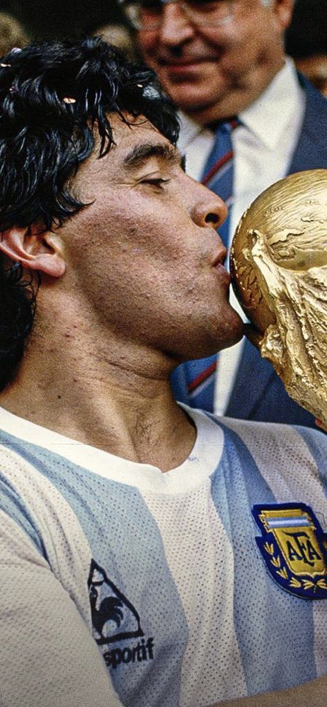 Maradona Illustration, Maradona Football, Old Football Players, Ronaldo Photos, Football Players Images, Soccer Inspiration, Football Images, Football Icon, Football Photos