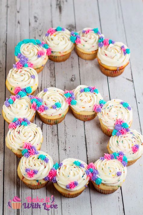 Cupcakes Into Numbers, Cupcake Cakes Numbers, Number 6 Cupcakes, How To Make A 6 Cake, Sleepover Cupcakes Ideas, 6 Cupcakes Design, Girls Birthday Cupcake Ideas, Cupcake 6 Shape, Number 7 Cupcake Cake