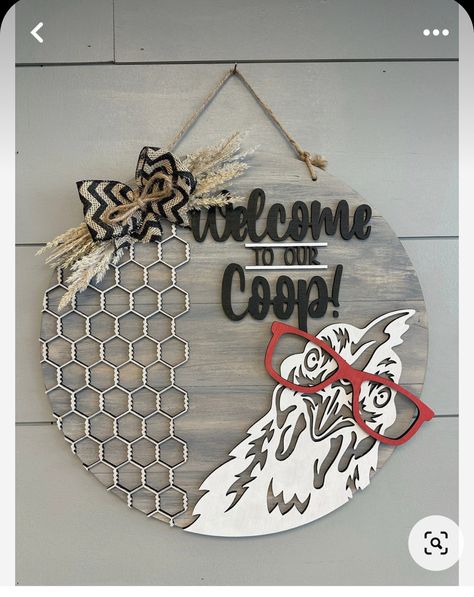 Making Crafts To Sell, New Home Door Hanger, Diy Sign Ideas Crafts, Door Hanging Sign, Cow Front Door Sign, Door Circle Signs, Welcome To The Coop Sign, Kentucky Door Hanger, Cute Door Hanger Ideas