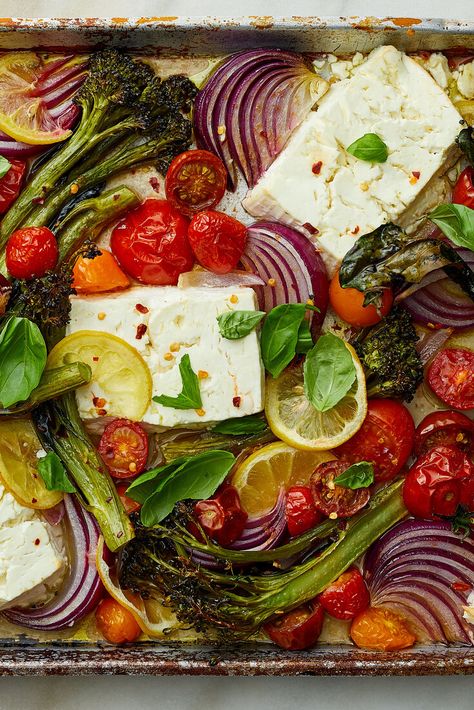 Baked Feta With Vegetables, Chicken Feta Broccoli Sheet Pan, Roasted Feta Veggies, Sheet Pan Dinners Vegetarian, Sheet Pan Feta, Vegetarian Sheet Pan Dinners, Mediterranean Sheet Pan Dinners, Crisp Gnocchi, Vegetarische Diners